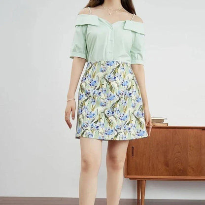 Elegant floral a-line mini skirt for Kiwi women, featuring a high waistline, flowing silhouette, and vibrant floral print