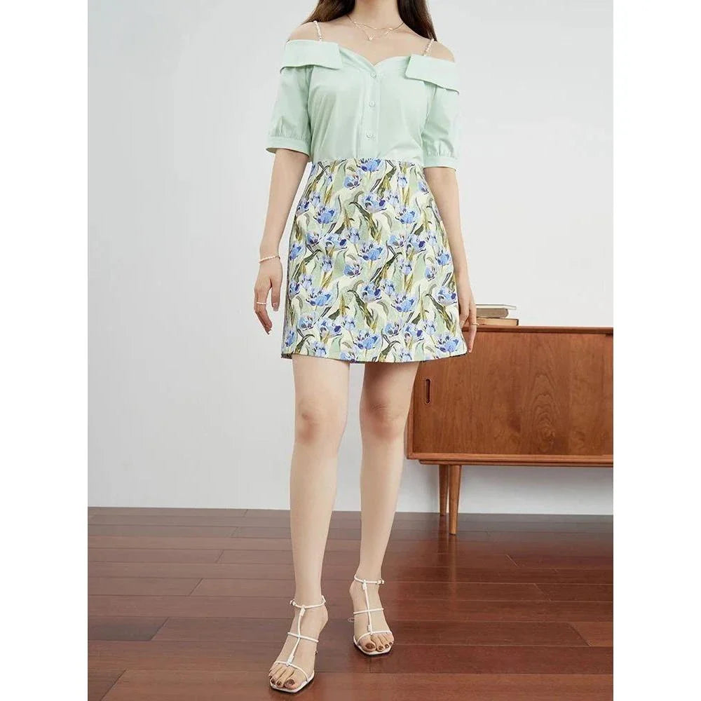 Elegant floral a-line mini skirt for Kiwi women, featuring a high waistline, flowing silhouette, and vibrant floral print