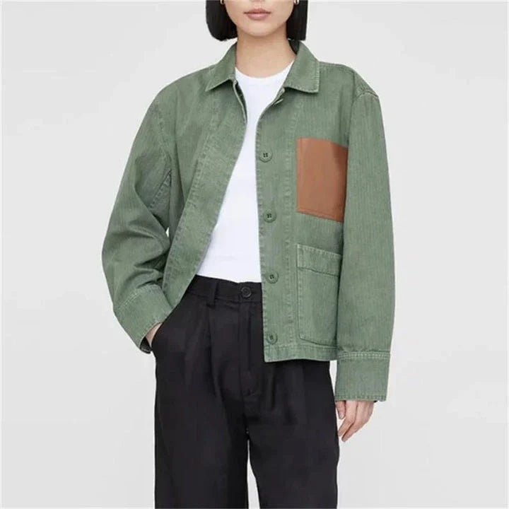 Stylish retro green autumn jacket for women, featuring a turn-down collar, single-breasted closure, and convenient pockets