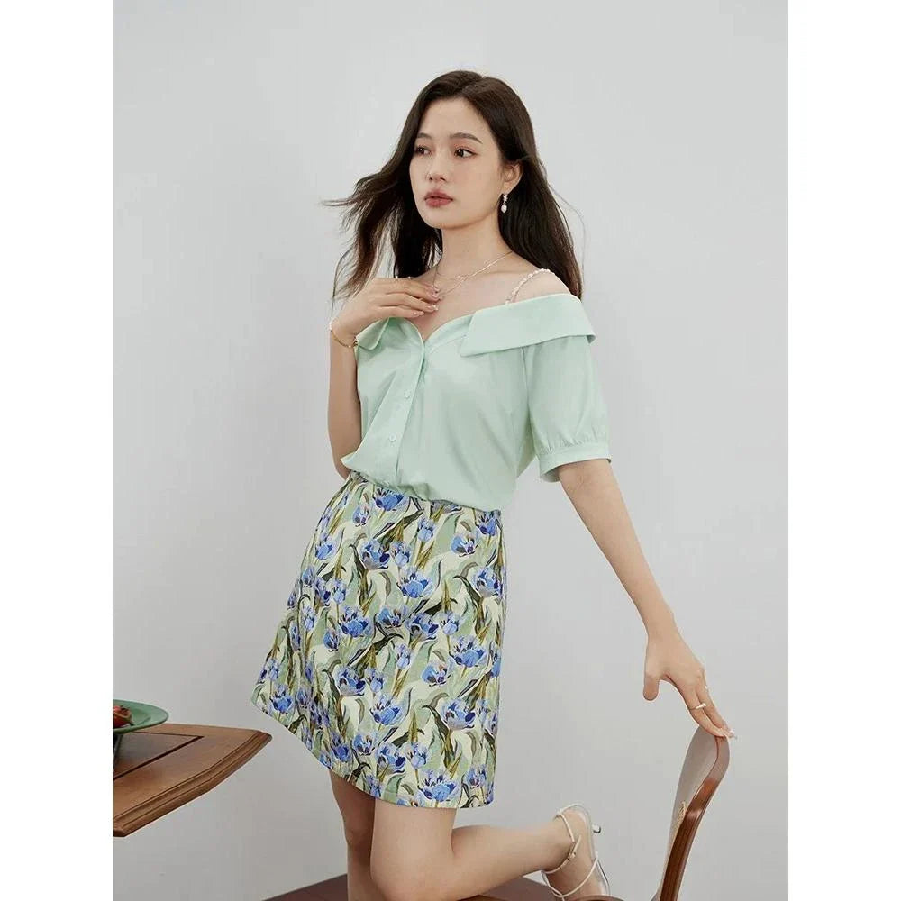 Elegant floral a-line mini skirt for Kiwi women, featuring a high waistline, flowing silhouette, and vibrant floral print