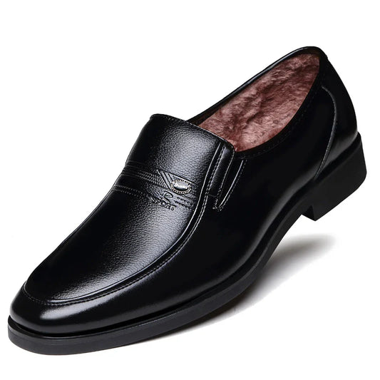 Premium leather sandals with breathable cowhide uppers and rubber soles, designed for comfort and style for middle-aged and elderly Kiwi gentlemen.